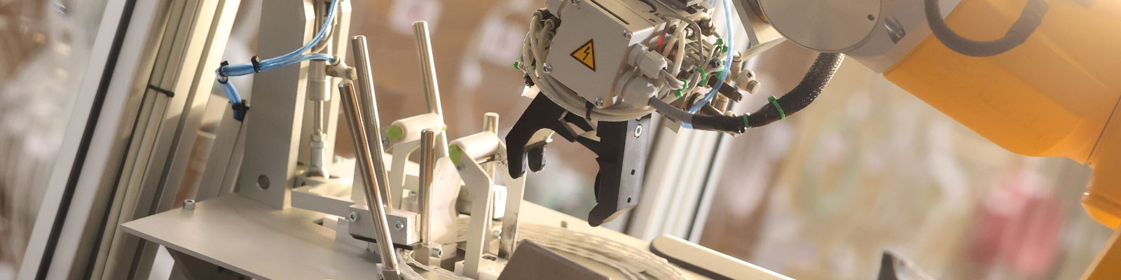 Manufacturing using robotic arms